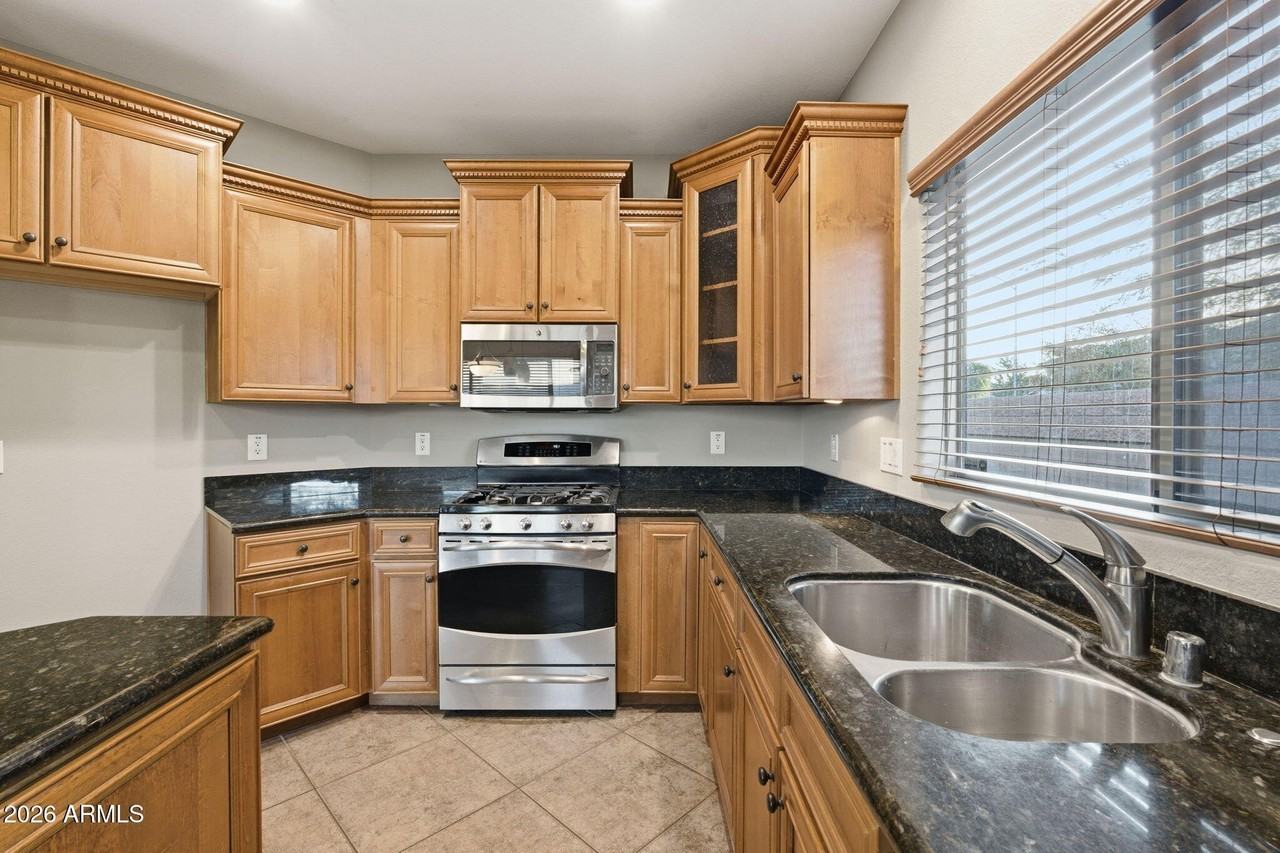 13820 W Cheery Lynn Rd - Photo 7 of 21