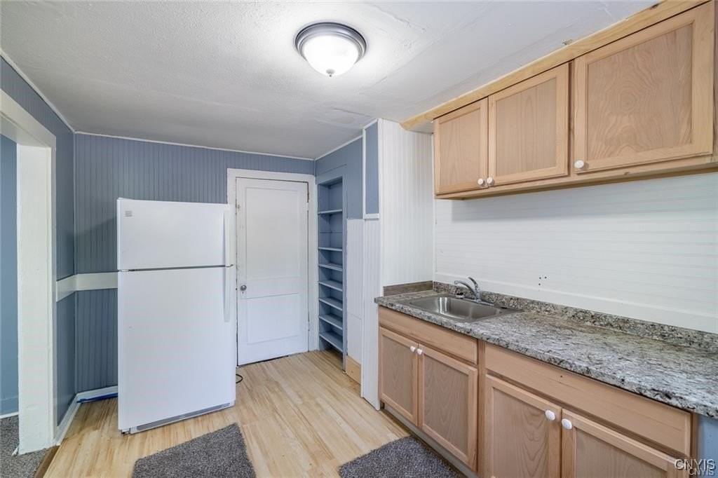 348 Lenox Ave - Photo 4 of 13