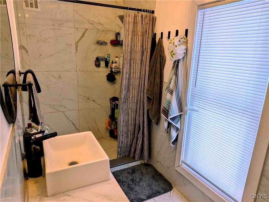 77 Lincoln Ave - Photo 3 of 6