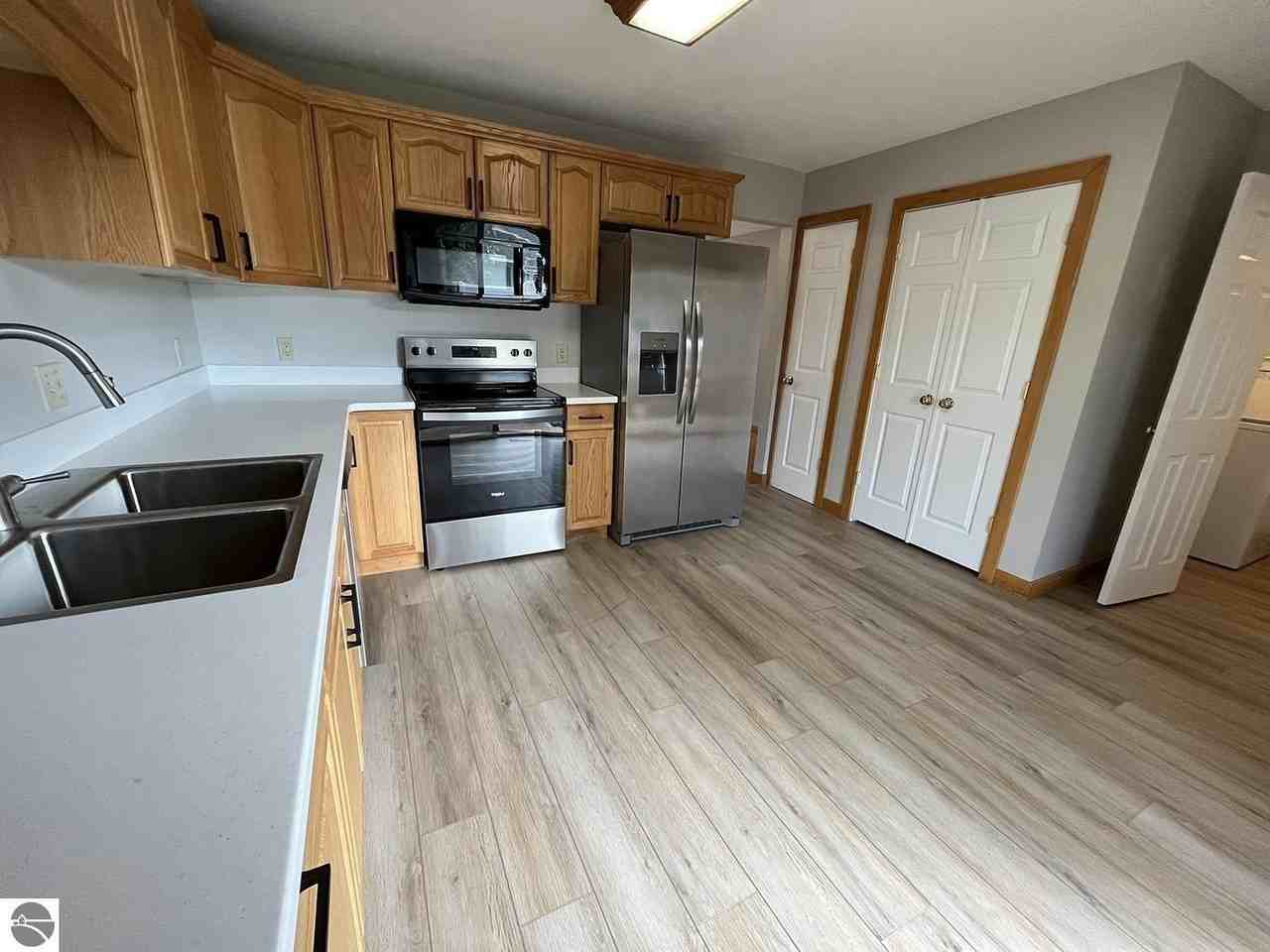 837 Fern St - Photo 4 of 16