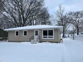 featured image of 833 Fern St