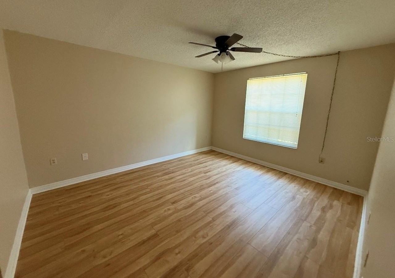 513 E Marion Ave - Photo 4 of 9