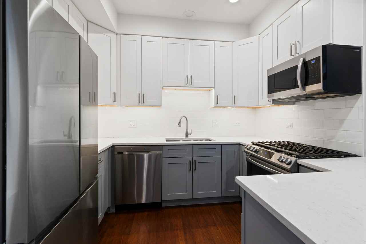 4637 N Dover St #2N - Photo 2 of 21