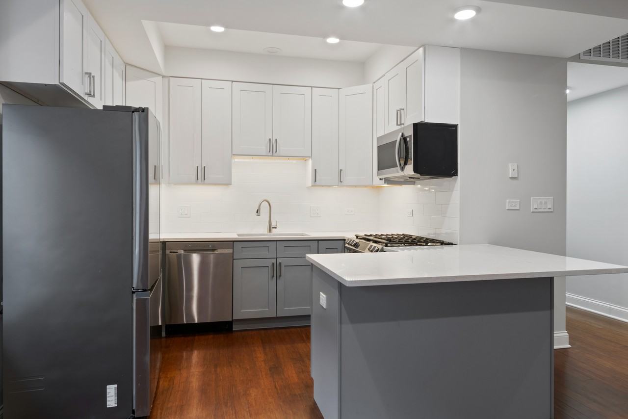 4637 N Dover St #2N - Photo 4 of 21