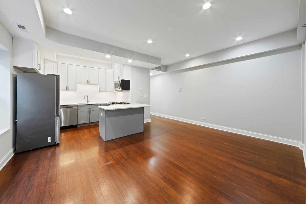 4637 N Dover St #2N - Photo 7 of 21