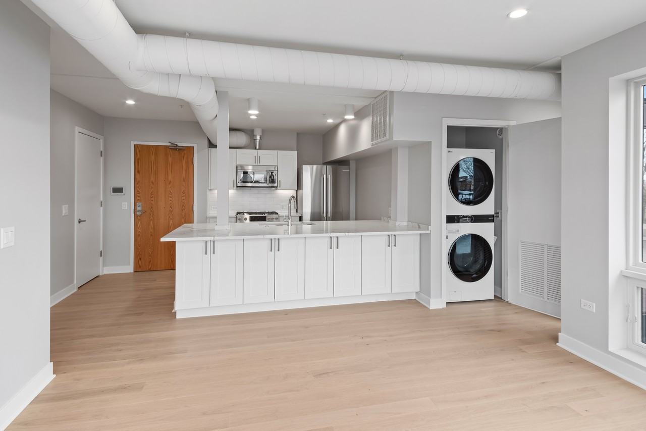 4637 N Ashland Ave #402 - Photo 2 of 11