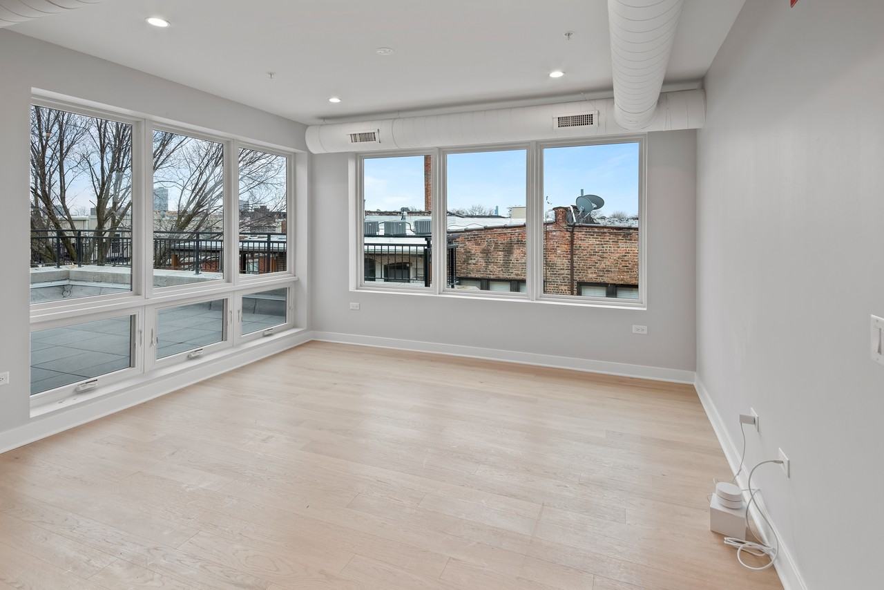 4637 N Ashland Ave #402 - Photo 3 of 11