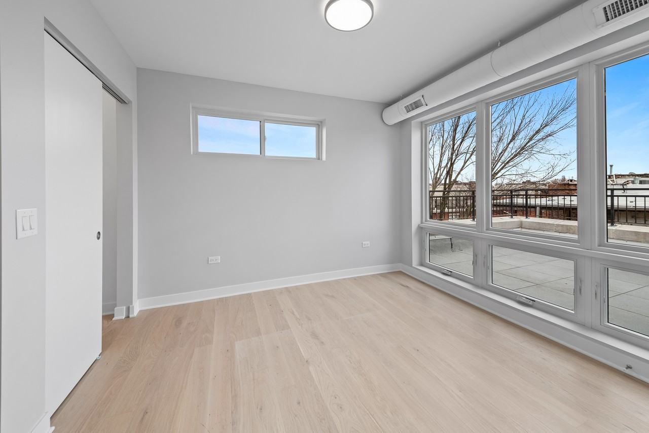 4637 N Ashland Ave #402 - Photo 4 of 11