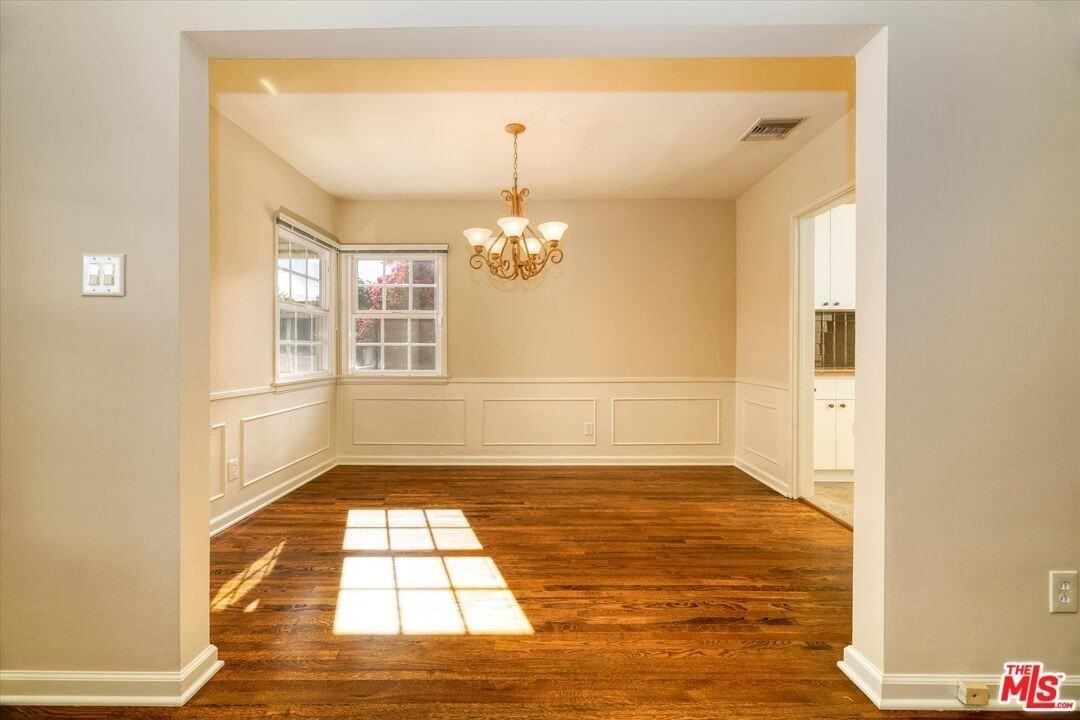 4721 Ventura Canyon Ave - Photo 5 of 21