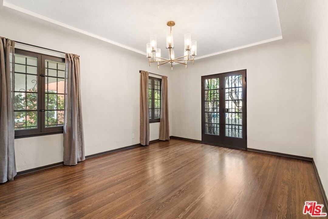 1146 S Hayworth Ave - Photo 4 of 17