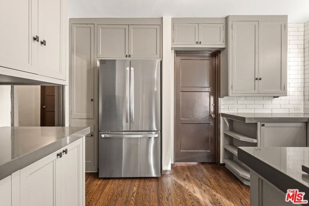 1146 S Hayworth Ave - Photo 6 of 17