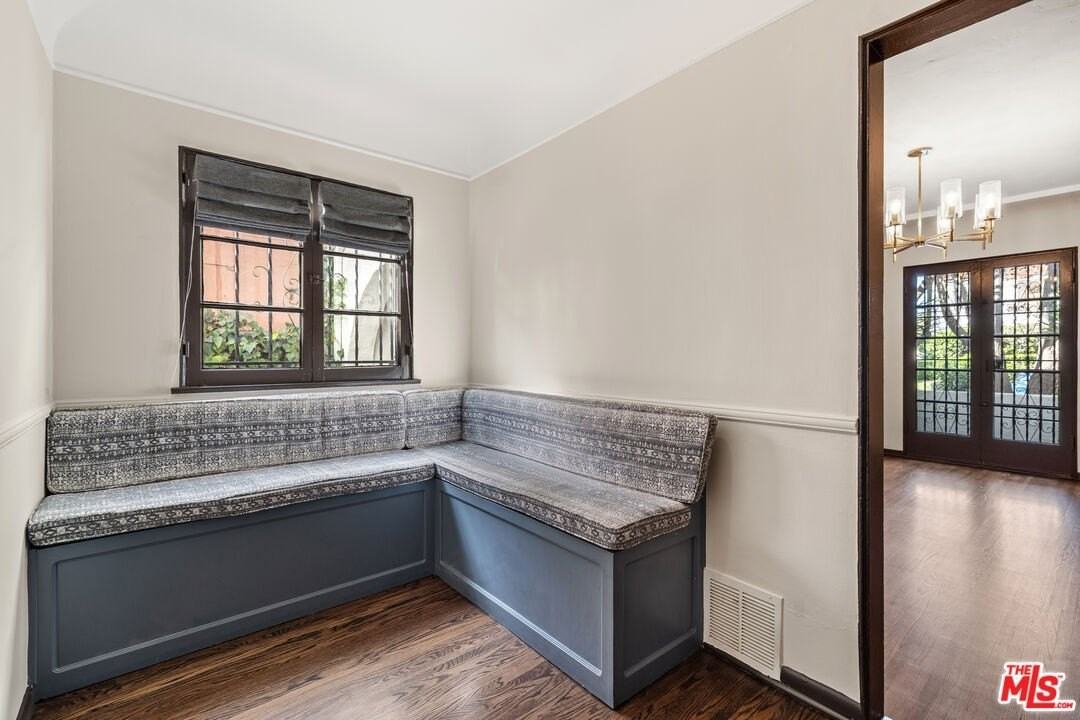 1146 S Hayworth Ave - Photo 7 of 17