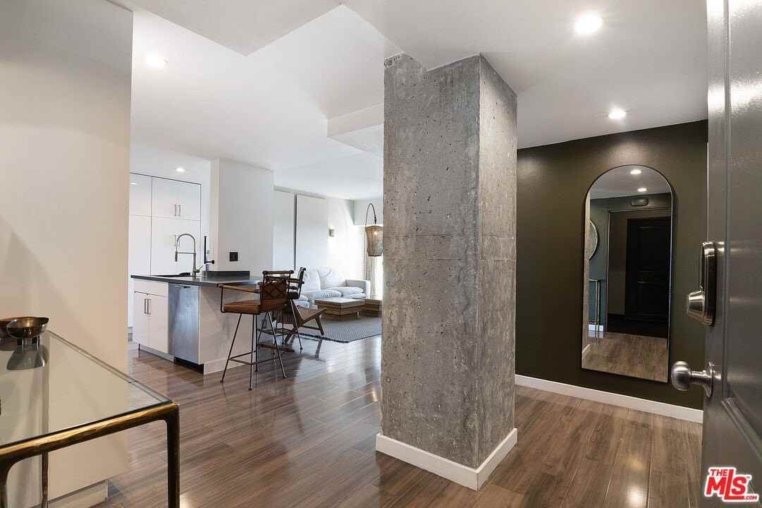 1155 N La Cienega Blvd Apt 711 #711 - Photo 3 of 47