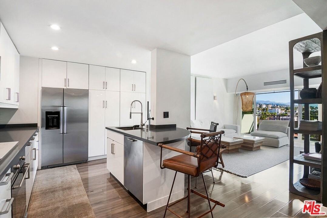 1155 N La Cienega Blvd Apt 711 #711 - Photo 4 of 47