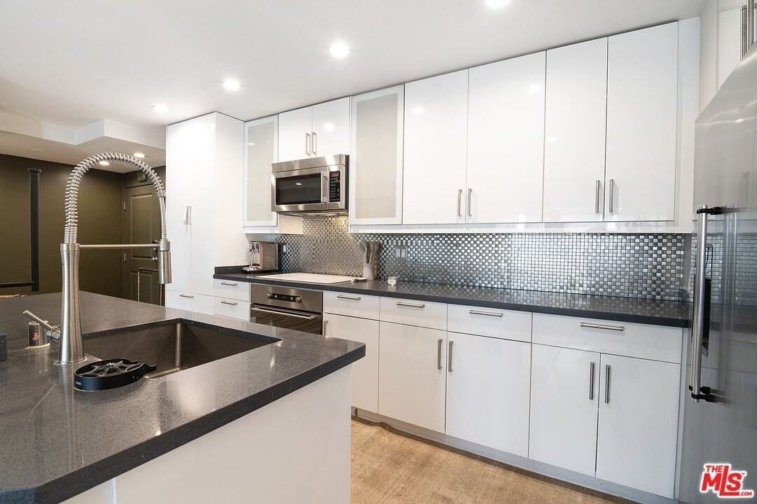 1155 N La Cienega Blvd Apt 711 #711 - Photo 7 of 47