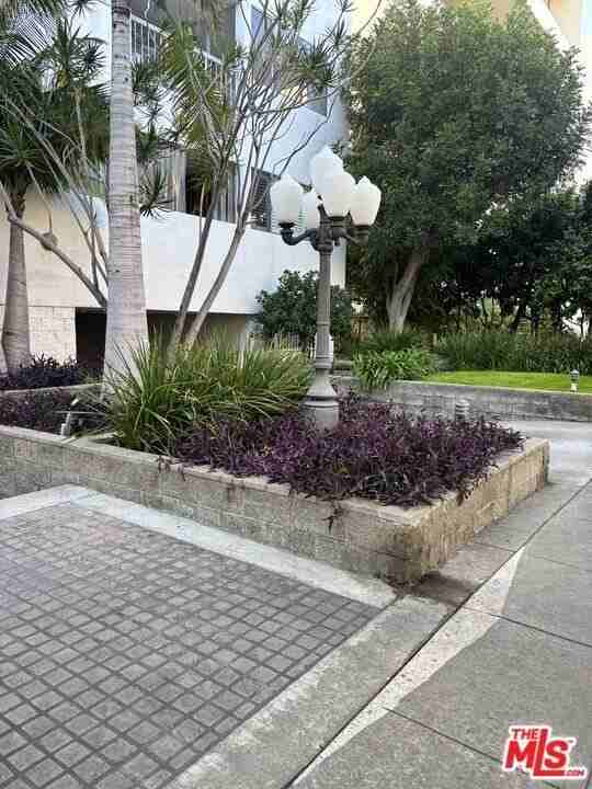 321 N Oakhurst Dr Apt 306 #306 - Photo 3 of 39