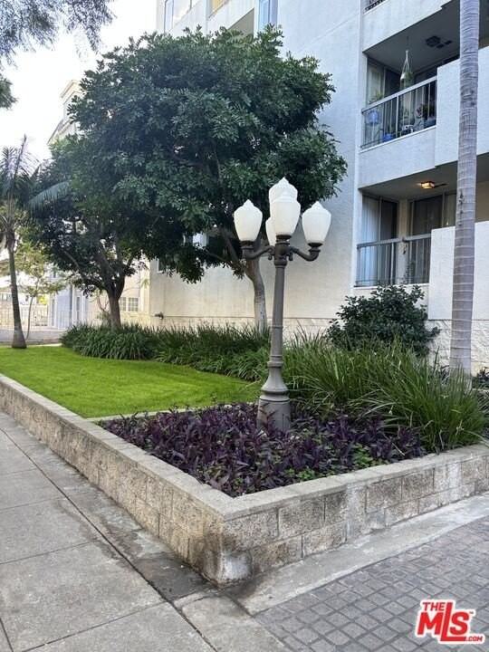 321 N Oakhurst Dr Apt 306 #306 - Photo 4 of 39