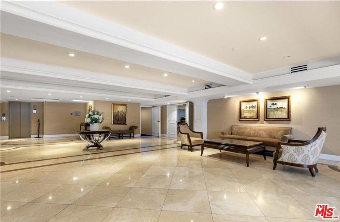 321 N Oakhurst Dr Apt 306 #306 - Photo 6 of 39