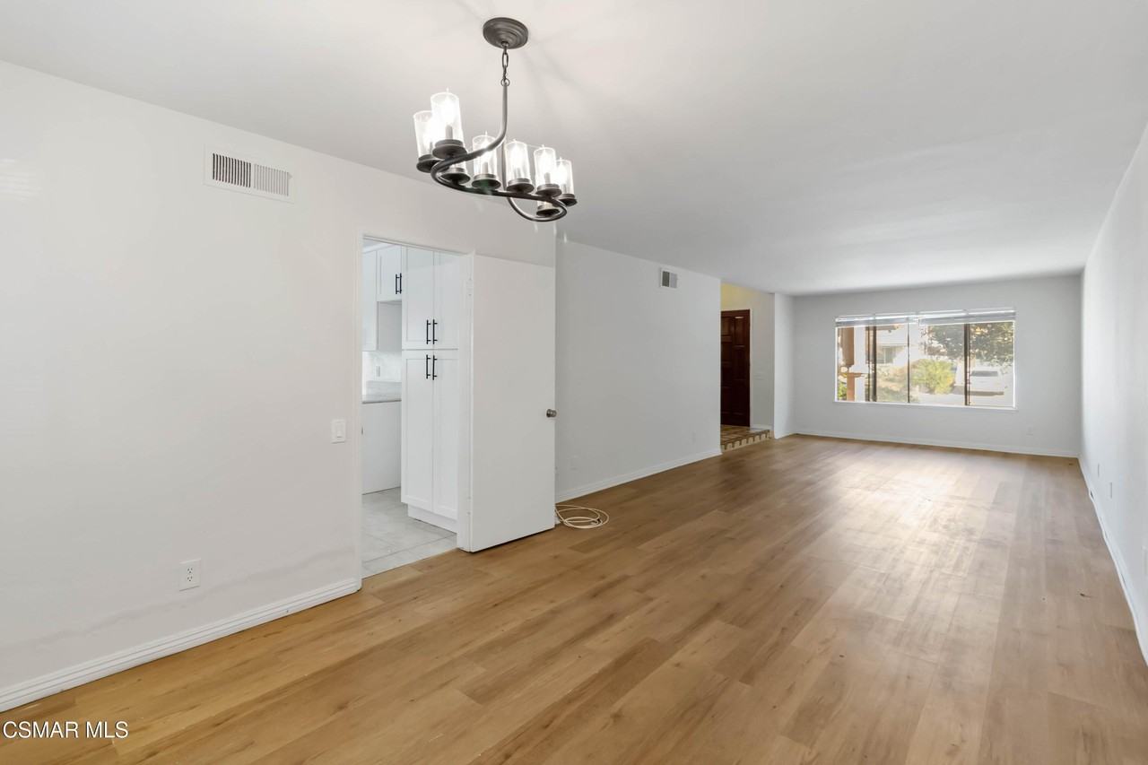 217 Smoke Tree Ave - Photo 5 of 27