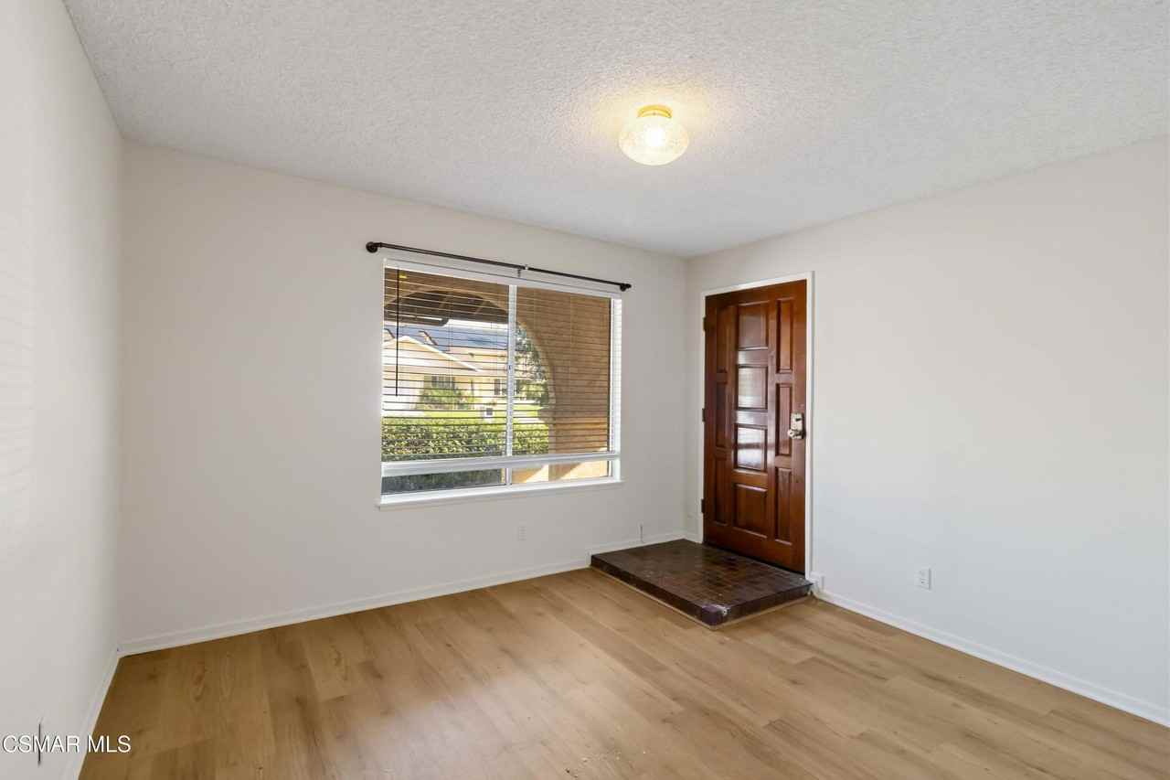 217 Smoke Tree Ave - Photo 6 of 27