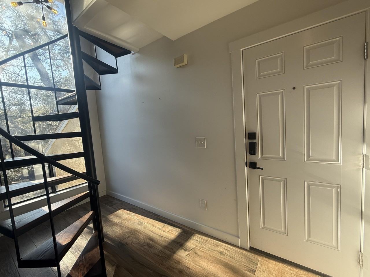 300 Yacht Club Dr Unit 18 #18 - Photo 2 of 24