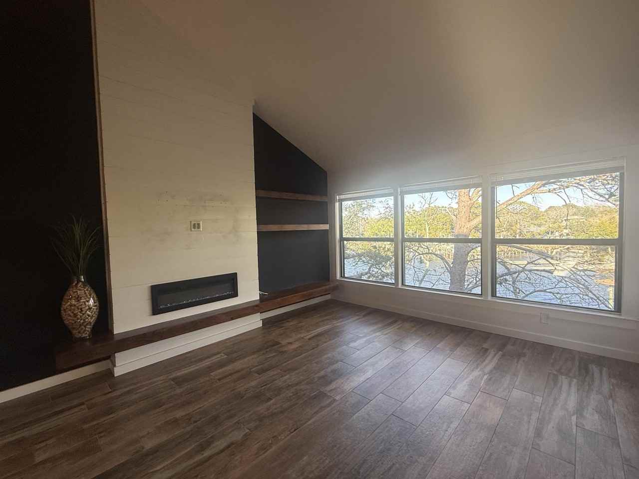 300 Yacht Club Dr Unit 18 #18 - Photo 3 of 24