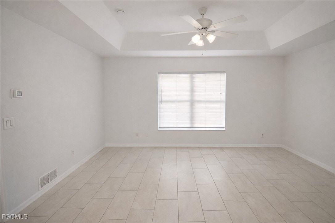 2912 Se Santa Barbara Pl Apt D #D - Photo 3 of 9