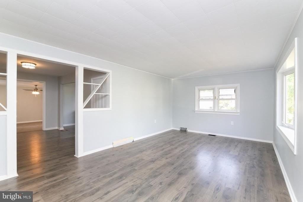 516 W Brooke Ave - Photo 2 of 33