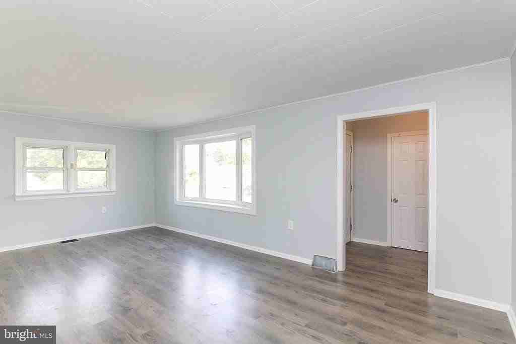 516 W Brooke Ave - Photo 4 of 33