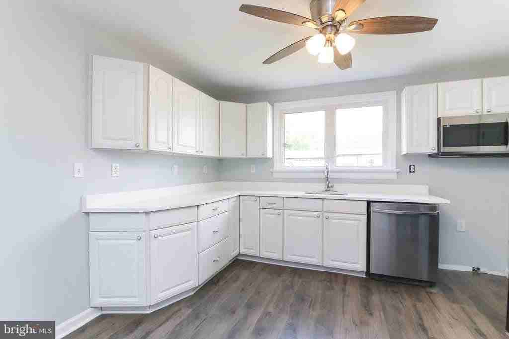 516 W Brooke Ave - Photo 7 of 33