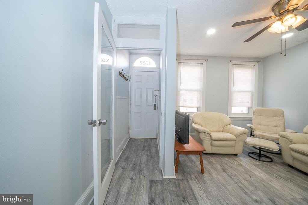 4522 Smick St - Photo 4 of 36