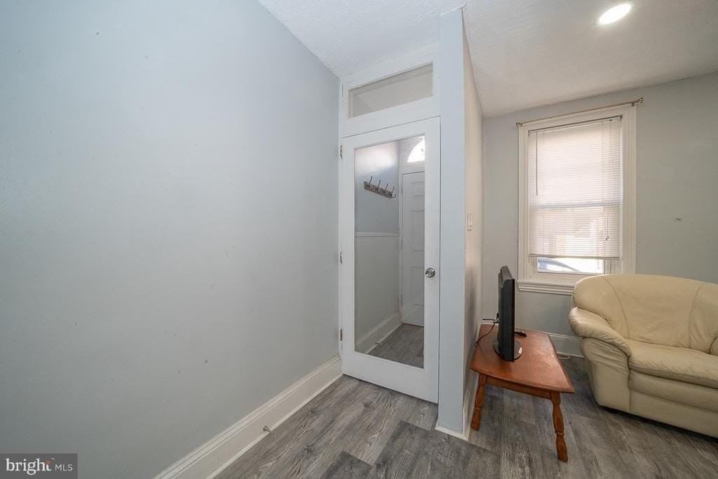 4522 Smick St - Photo 5 of 36