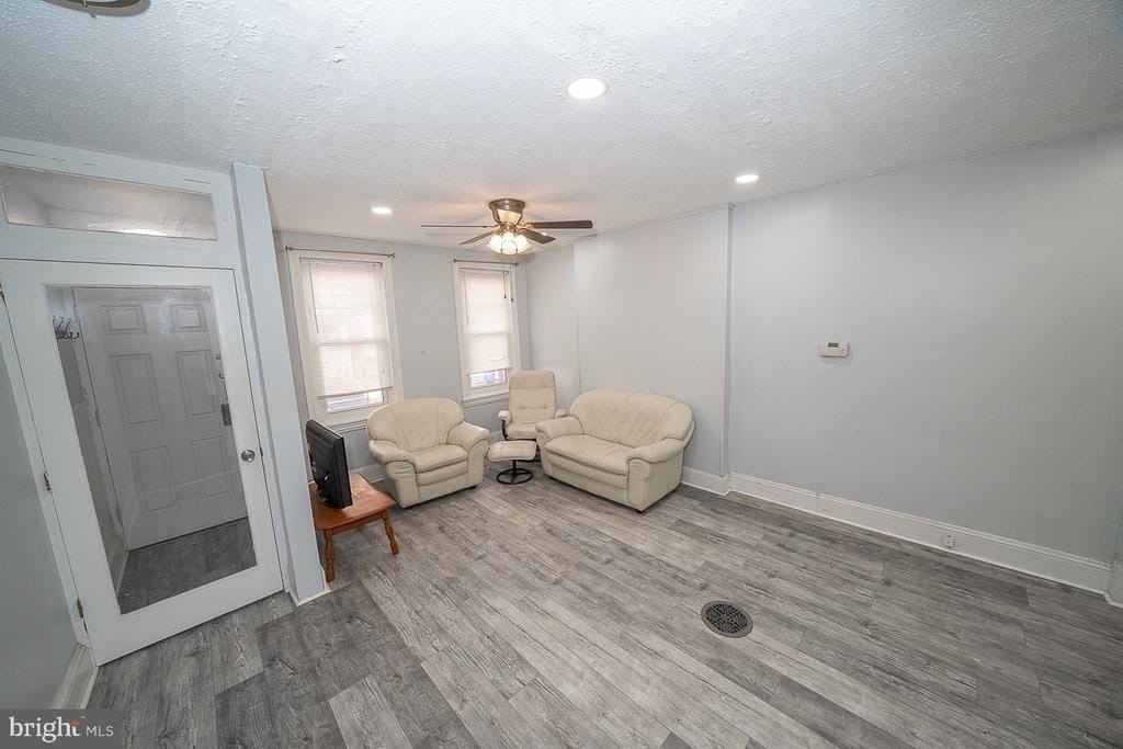 4522 Smick St - Photo 6 of 36