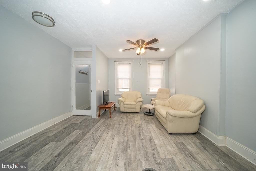 4522 Smick St - Photo 7 of 36