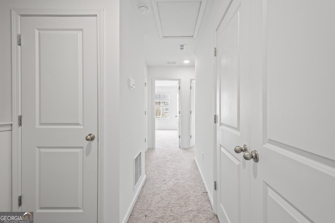 1677 Vernon Blvd - Photo 6 of 13