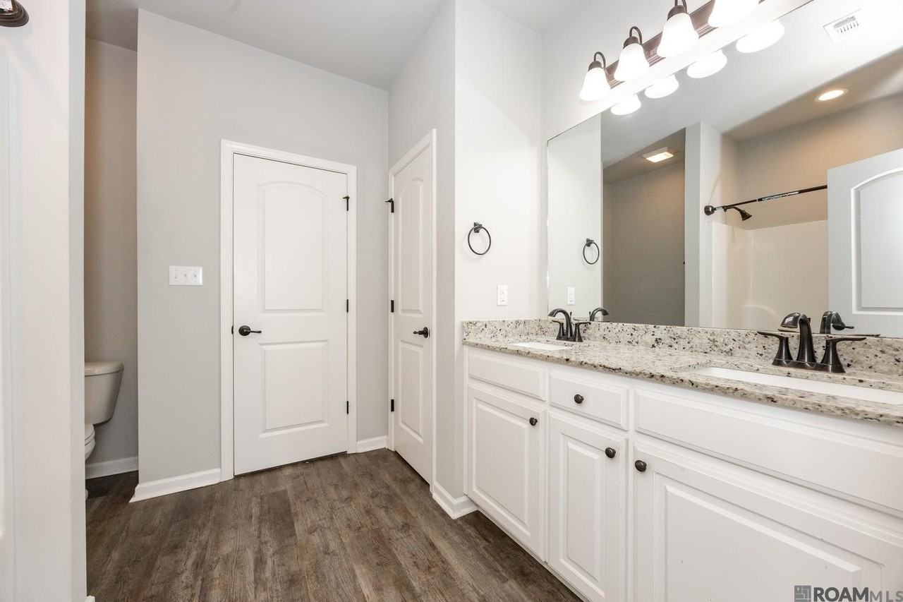 2948 S Roth Ave - Photo 6 of 15