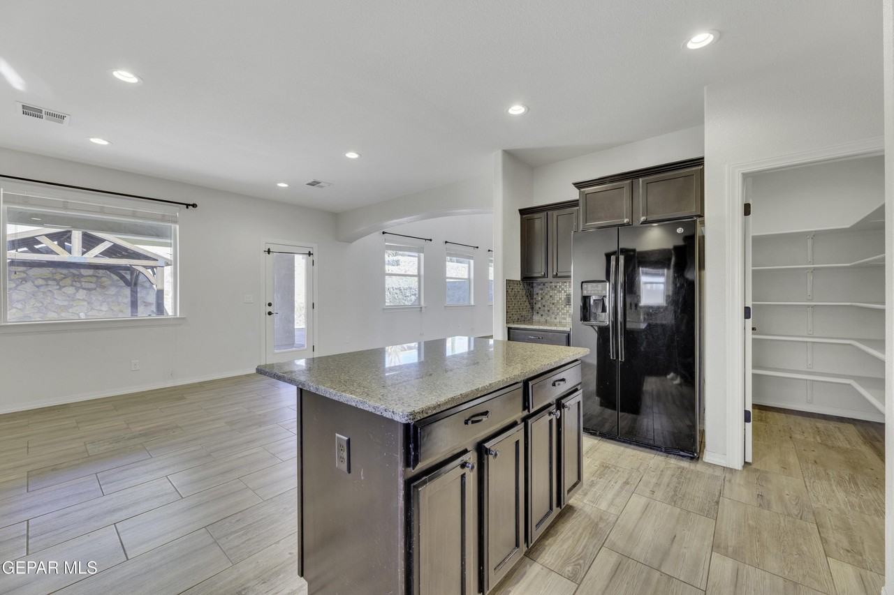 7865 Enchanted Ridge Dr - Photo 4 of 33