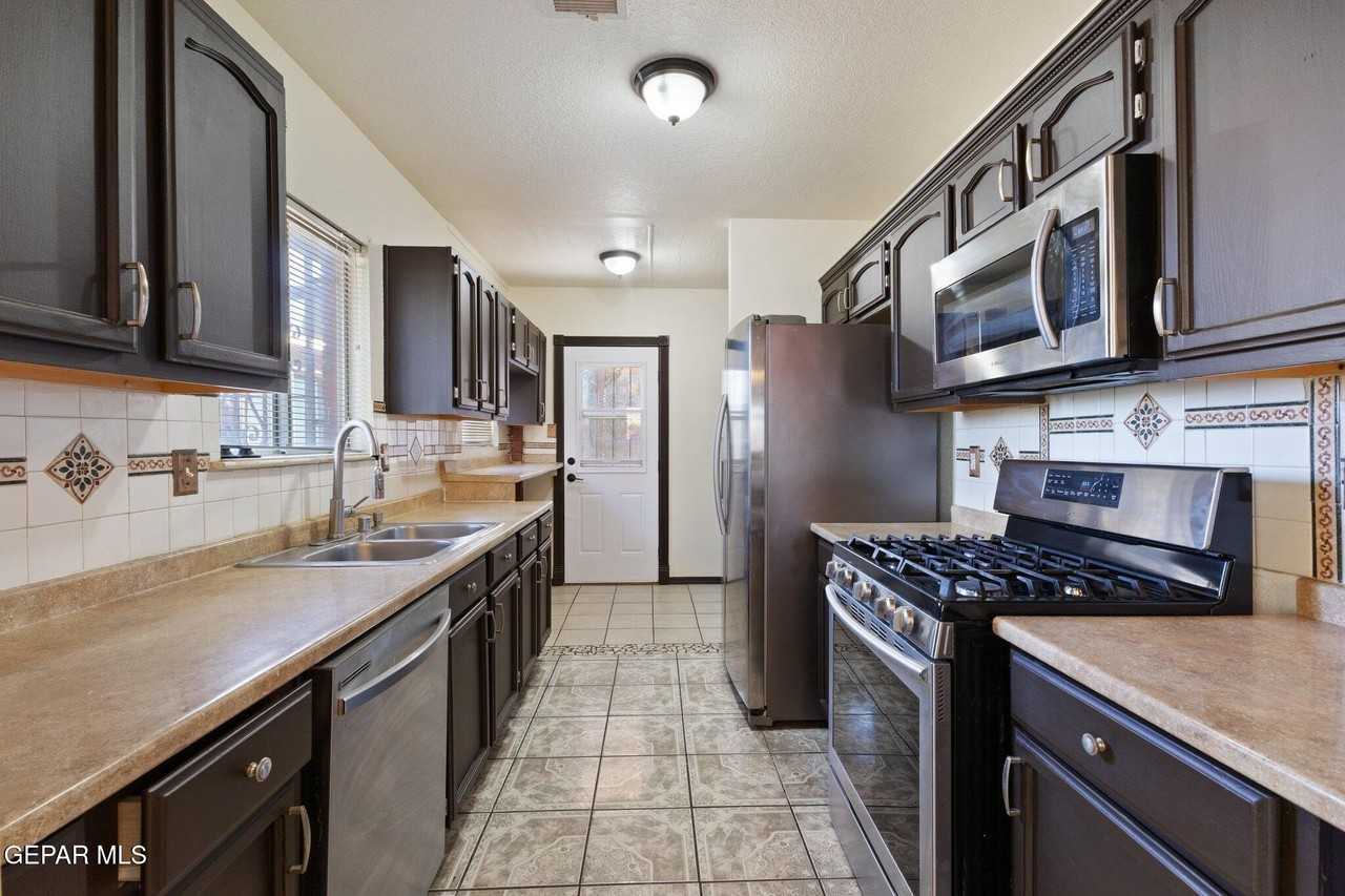 12492 Angie Bombach Ave - Photo 4 of 17