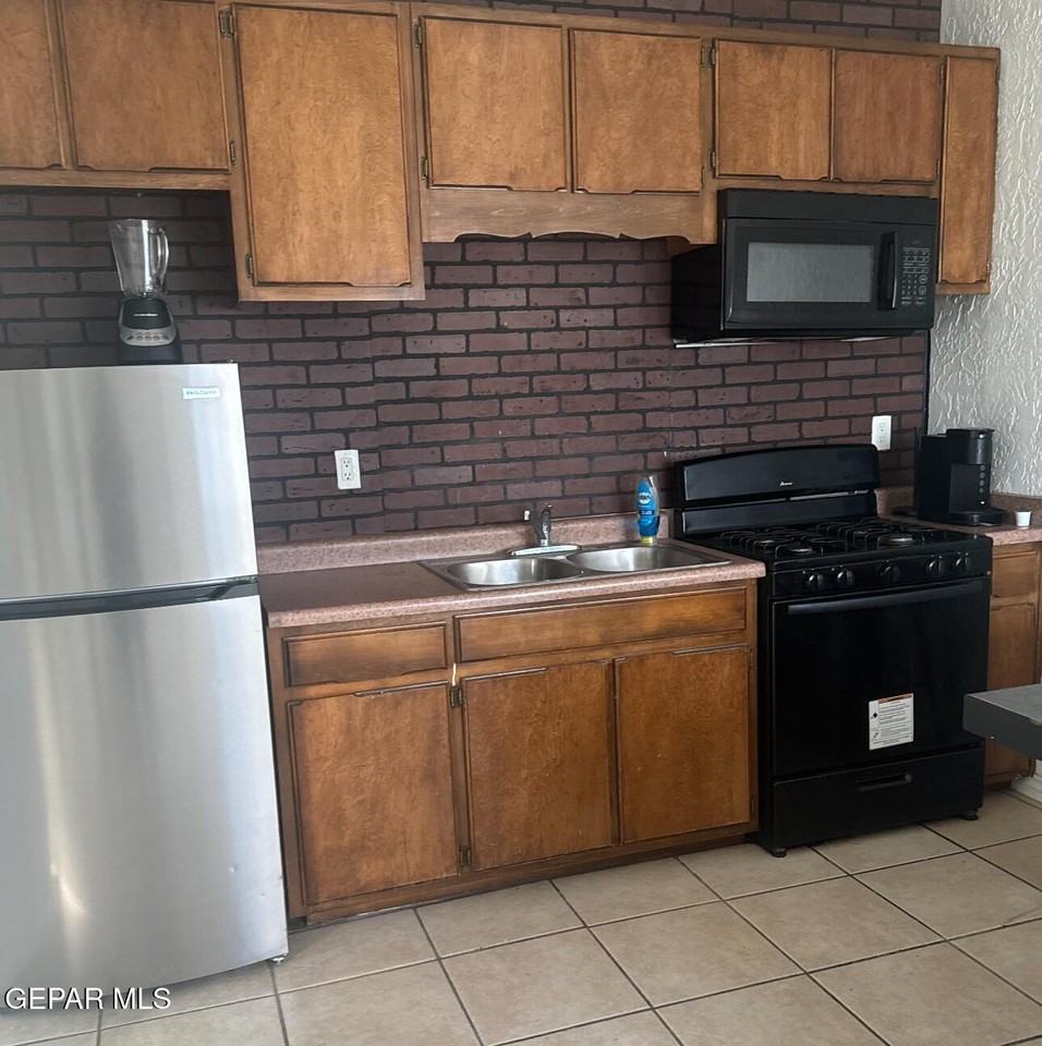 601 N Copia St Apt 2 #2 - Photo 5 of 14