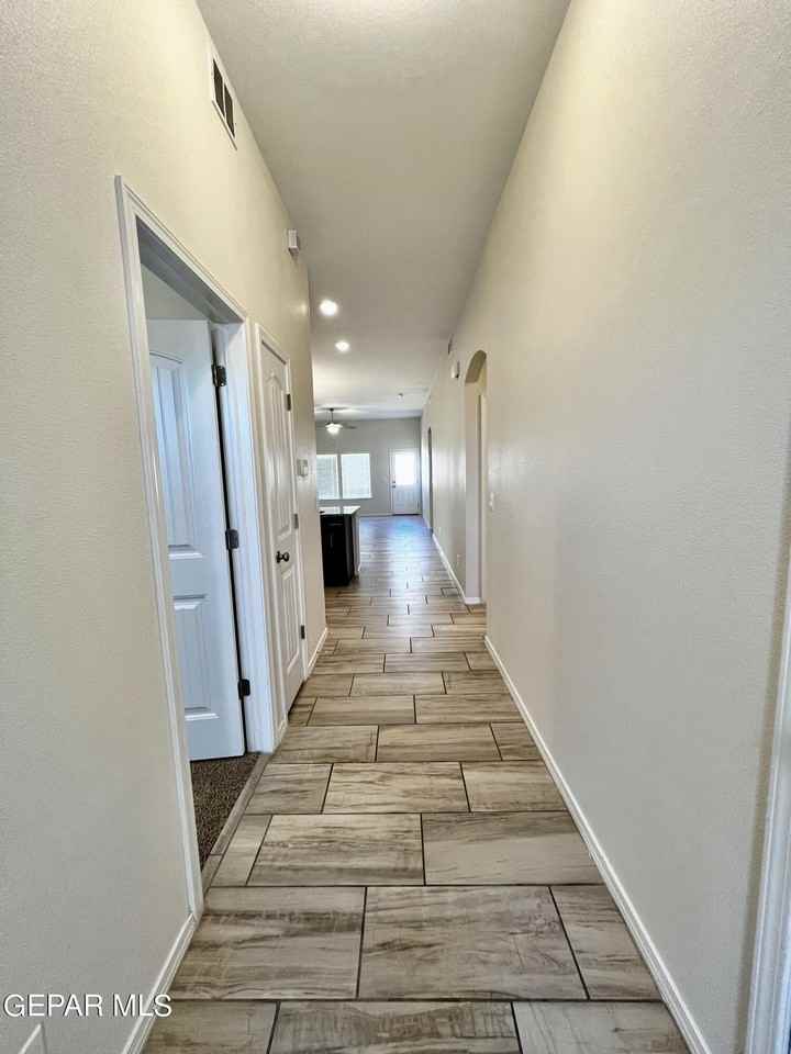 1020 Indigo Sky St - Photo 4 of 39