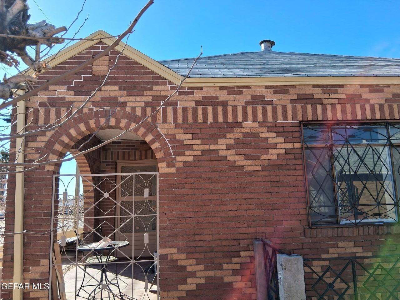 1213 N Boone St - Photo 2 of 13