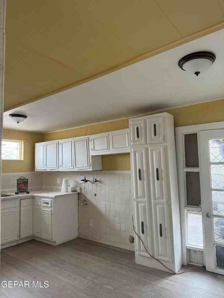 1213 N Boone St - Photo 6 of 13