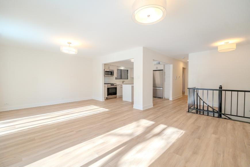 2740 W Farragut Ave - Photo 4 of 10