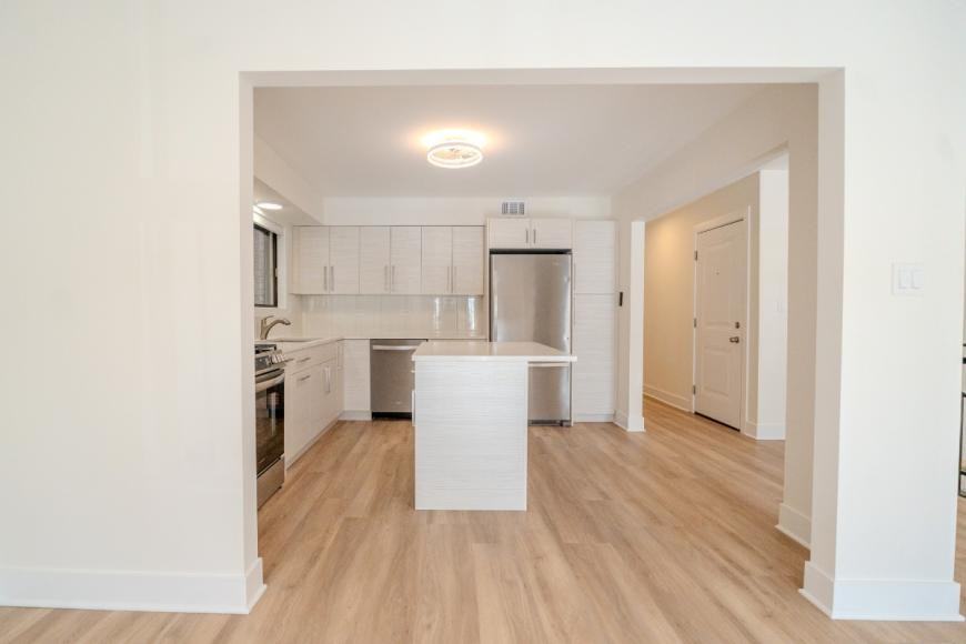 2740 W Farragut Ave - Photo 6 of 10