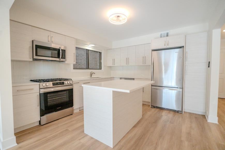 2740 W Farragut Ave - Photo 7 of 10