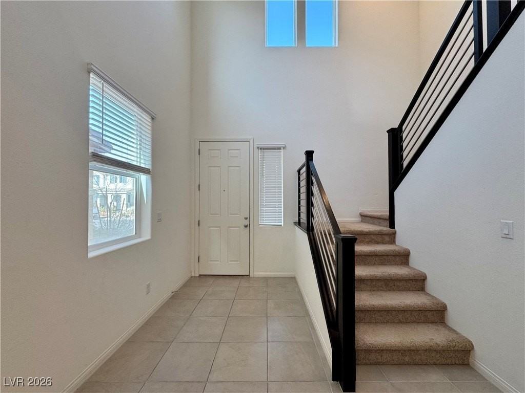 8109 Minavalle Ave - Photo 3 of 44