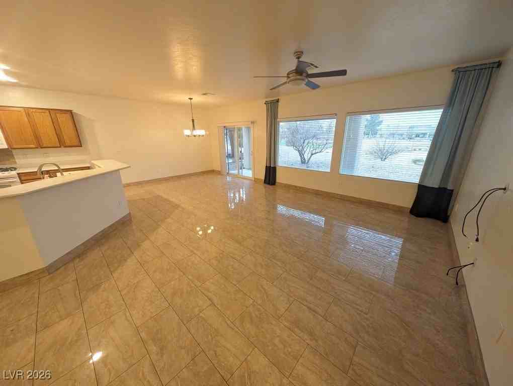 7521 Chaffinch St - Photo 7 of 28