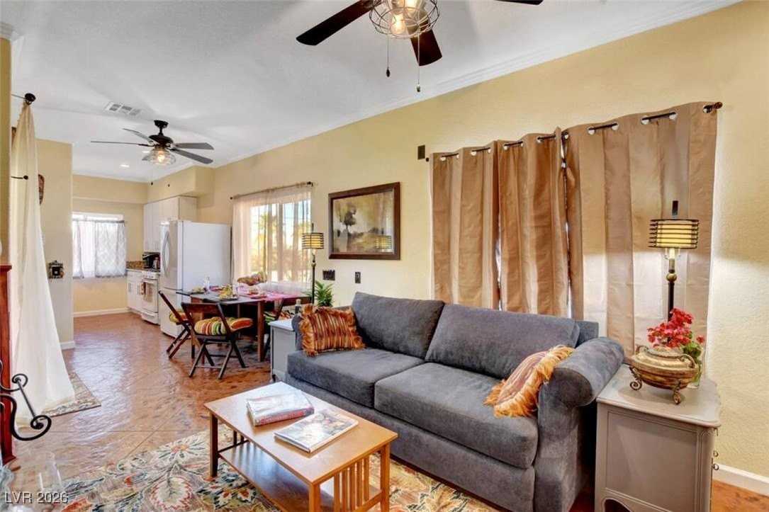 481 Benedict Dr - Photo 2 of 44