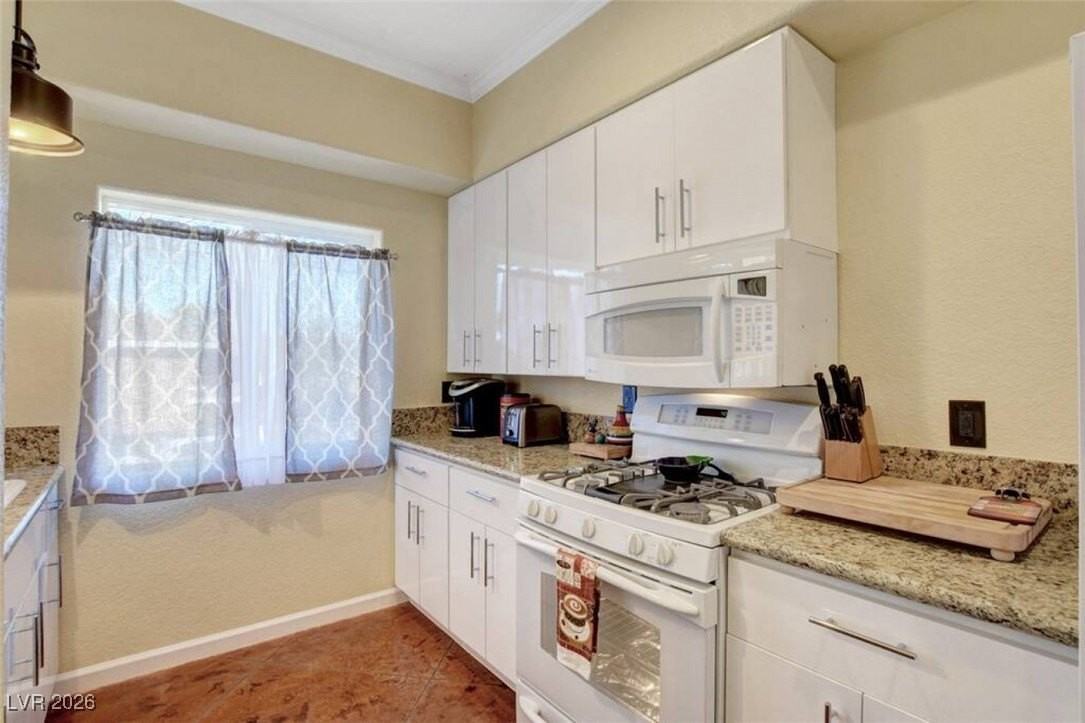 481 Benedict Dr - Photo 5 of 44