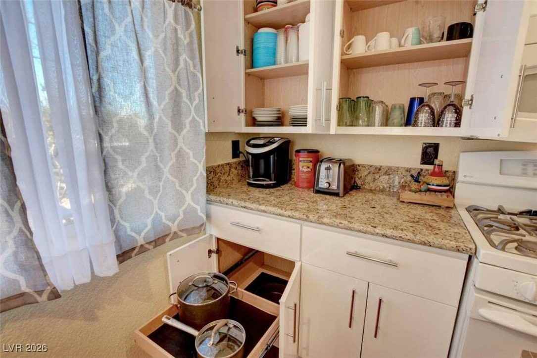 481 Benedict Dr - Photo 6 of 44